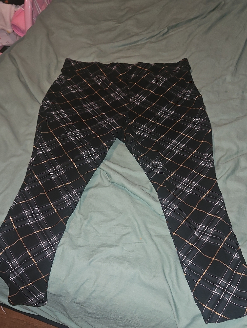 Torrid Black & Dark Green Plaid Leggings - Size 3 (Never Worn)